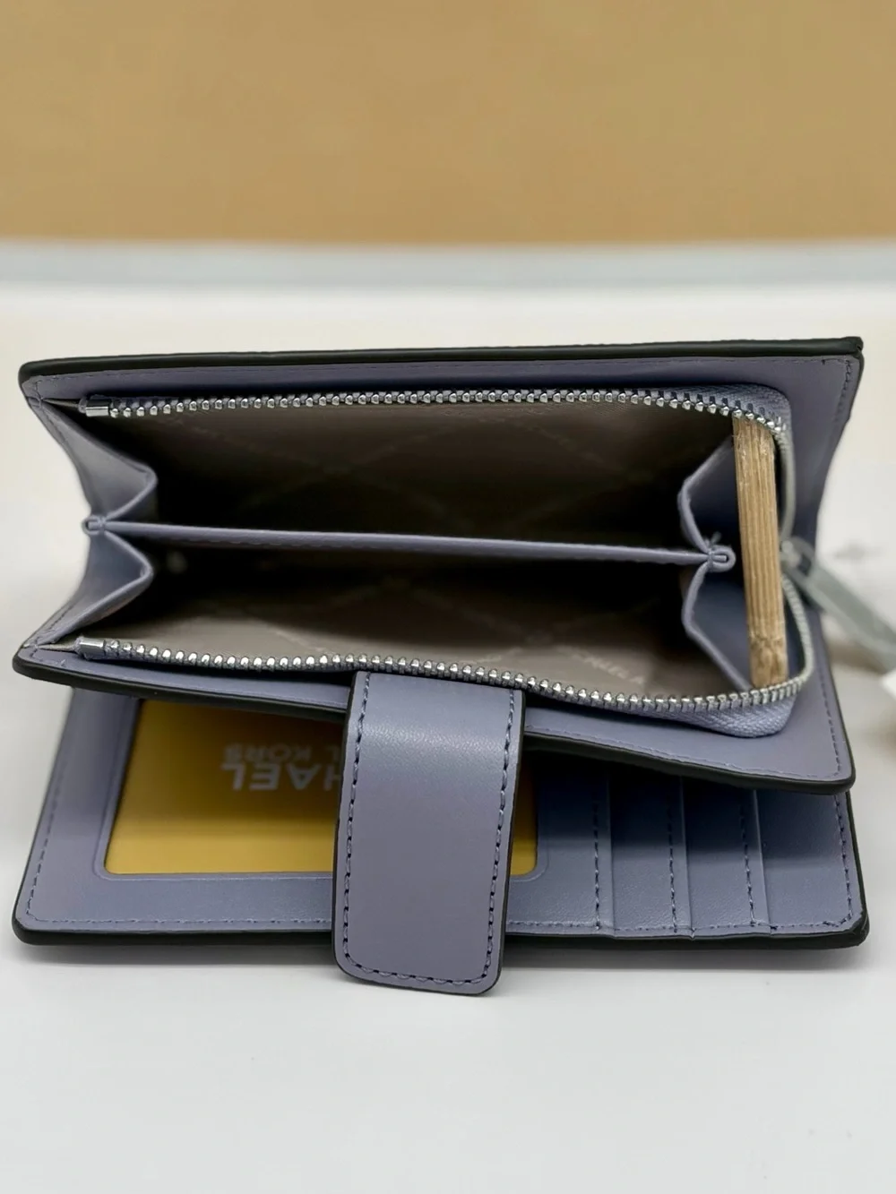 Michael Kors Jet Set Travel Med Signature Logo Central Zip Billfold Wallet Lilac